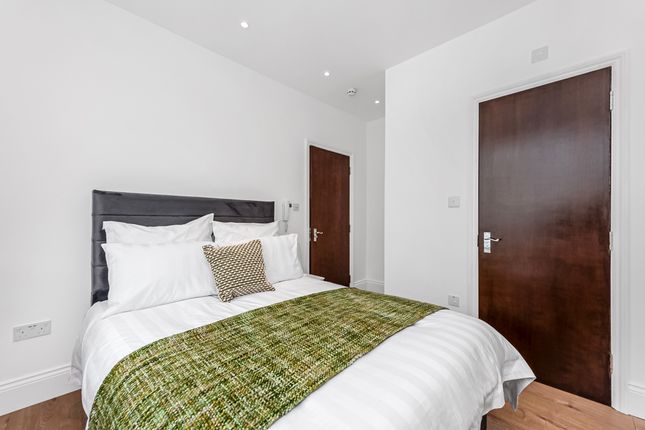Room 2, 212, Eastern Avenue, Ilford photo 3