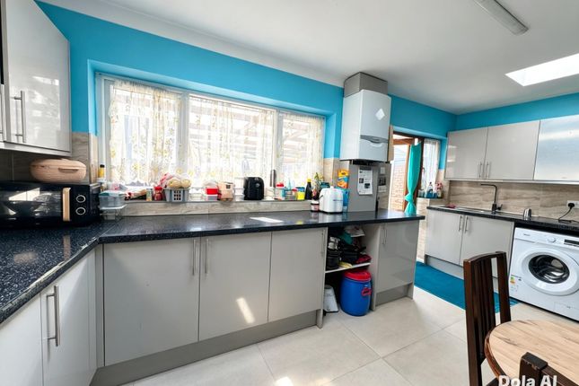 165, Lyon Park Avenue, Wembley photo 4