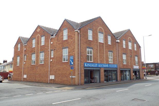 Thumbnail Flat to rent in 2A Waverley Road Hoylake, Wirral