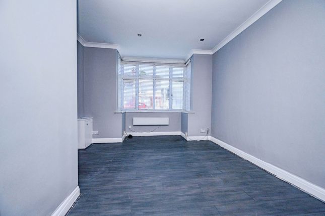 170B,, Beechwood Road, Bedfordshire photo 2