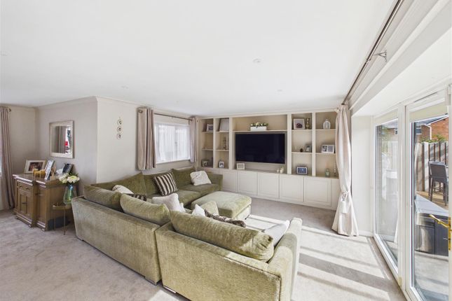 13, Birchen Close, Dronfield photo 3