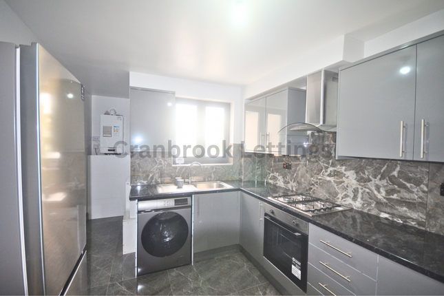 Flat to rent in Cranbrook Road, Ilford