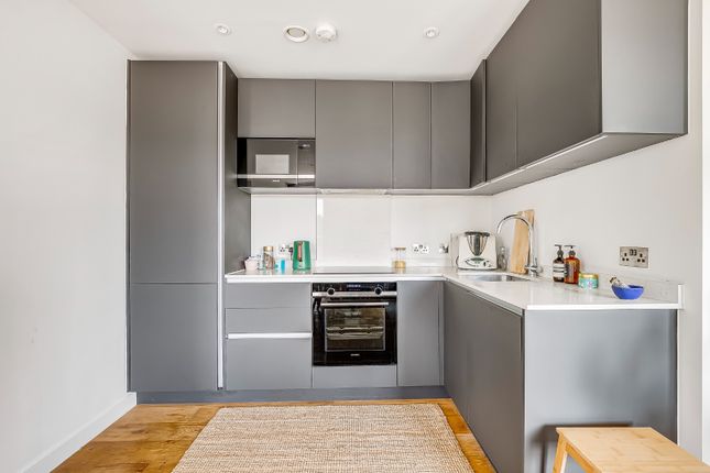 Flat 502, Luxe Tower, London photo 4