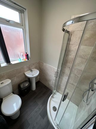 Room to rent in Warmsworth Road, Doncaster