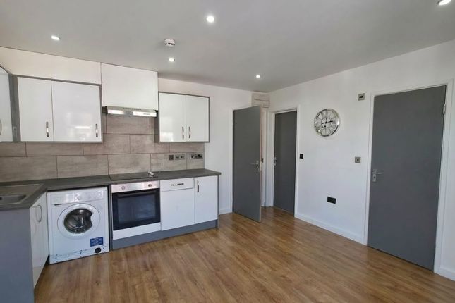 Reginald Street, Luton photo 2