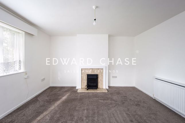 3 Tomswood Court, Tomswood Hill, Ilford photo 4