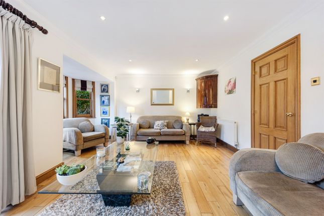 7 Brook House Court Lakeside Road, Lymm photo 2