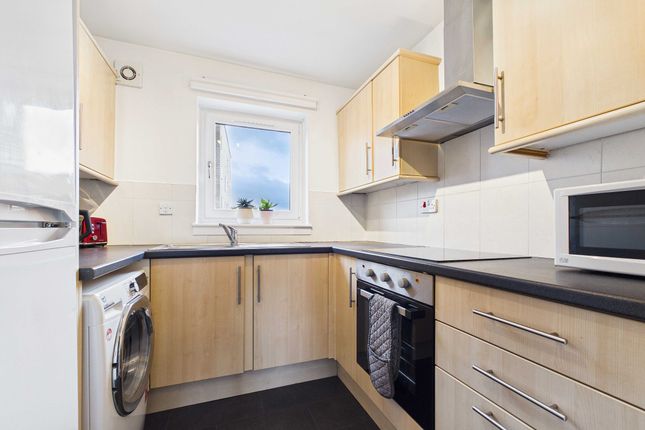 36/4, Restalrig Drive, Restalrig, Edinburgh photo 4