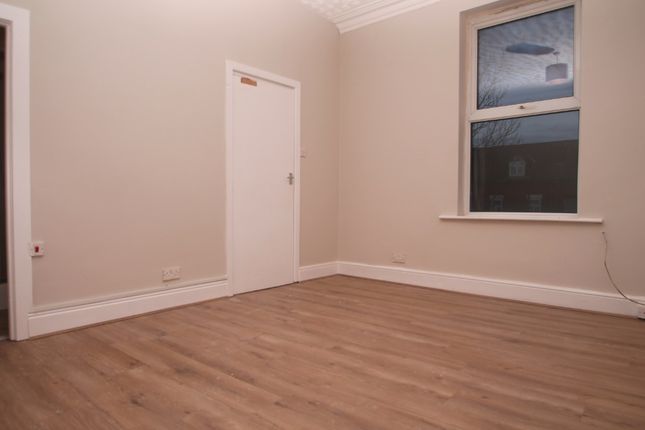 Flat to rent in Great Clowes Street, Salford