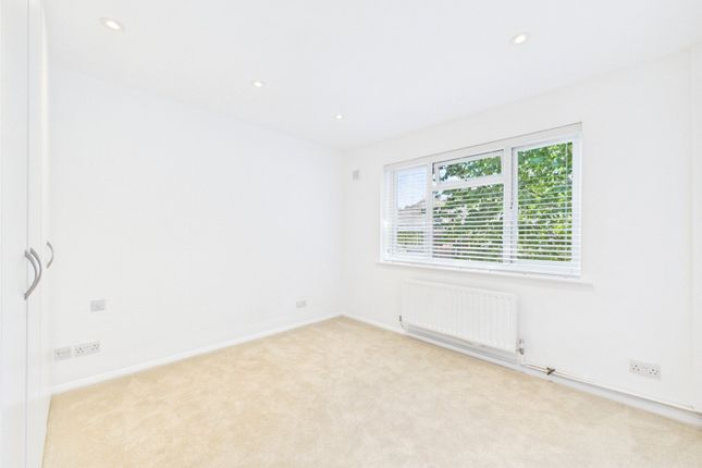 22,, Beaulieu Close, East Twickenham photo 4
