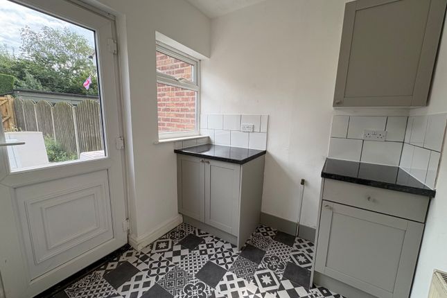 119, Foredyke Avenue, Hull photo 4