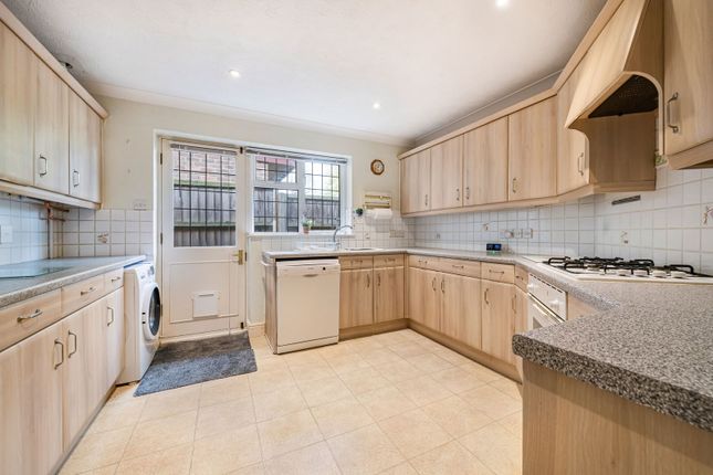 3b, Fairlawn, Leatherhead photo 4