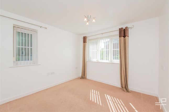 Apt 4, 6, Ledgard Avenue, Leigh photo 4