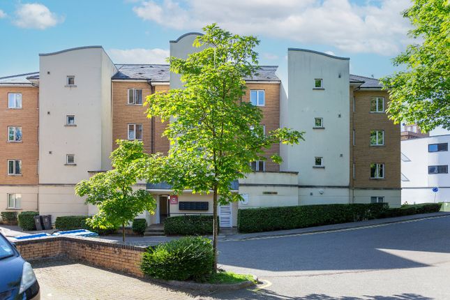 Thumbnail Flat for sale in Selden Hill, Hemel Hempstead, Hertfordshire