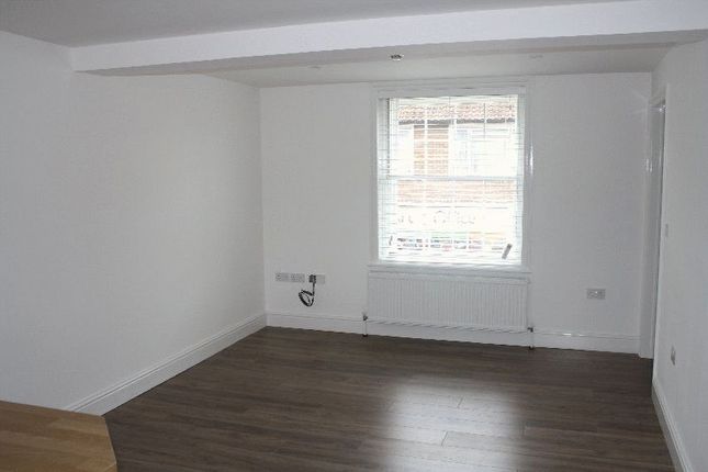 Flat to rent in Queens Square, High Street, Princes Risborough