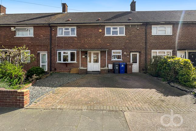 Terraced house for sale in Fairway, Grays
