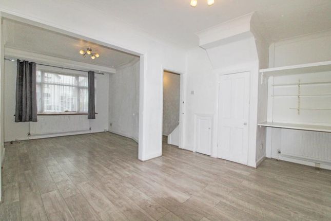 Thumbnail Property to rent in Amersham Avenue, London
