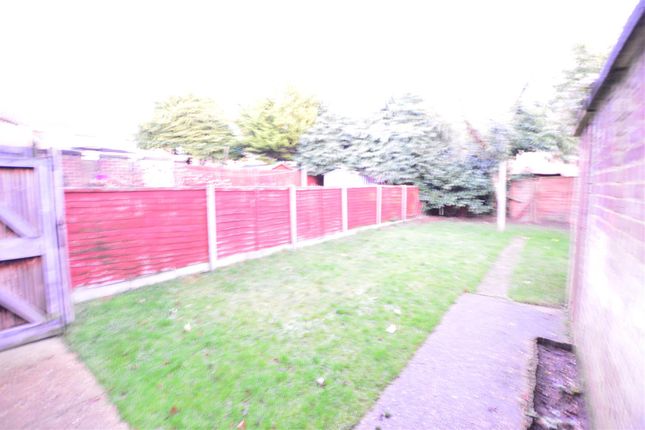 4, Tomlin Road, Slough photo 4
