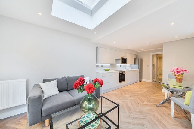 Flat 1, 195A,, Garratt Lane, London photo 4