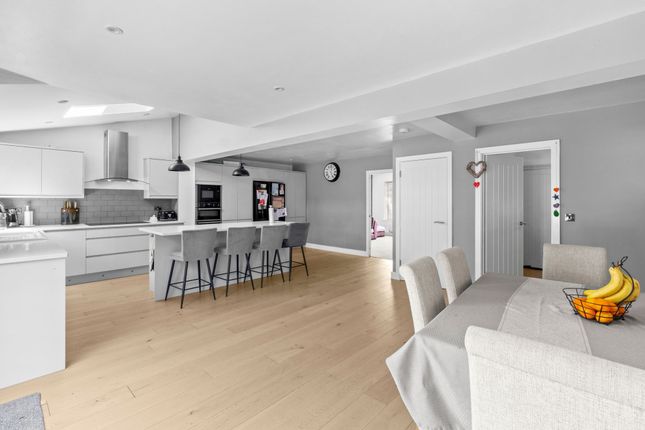 9 Almond Walk, High Wycombe photo 4