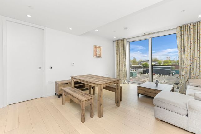 Flat for sale in 2 Bolander Grove, London