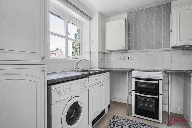 81, Cherry Blossom Close, London photo 3