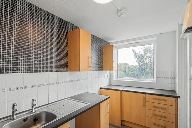 Flat 86 Benwell Close, Newcastle Upon Tyne photo 5