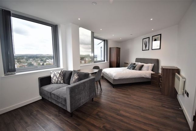 Thumbnail Flat to rent in 12th Floor Churchill Place, Churchill Way, Basingstoke