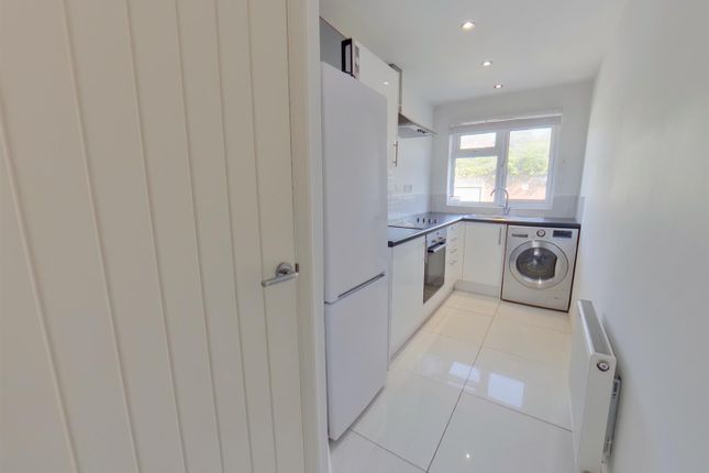 47A, Waltham Close, Fareham photo 3