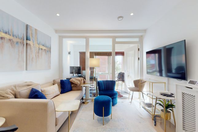 2-bed flat on Wilkinson Close, London, £495,000