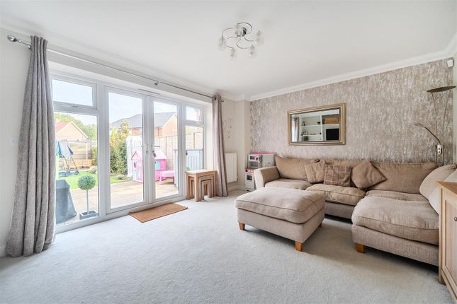 Swords Drive, Crowthorne photo 2