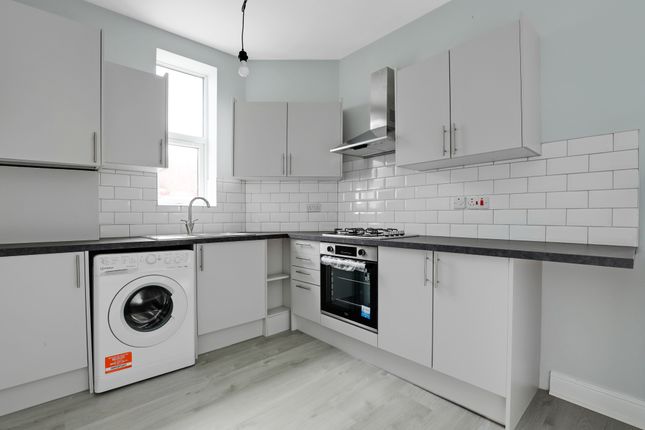 05-Cf4Ejhmcb - Flat 2 13 Enmore Road - 13
