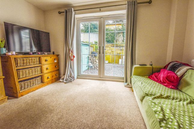 4, Legion Close, Dursley photo 2