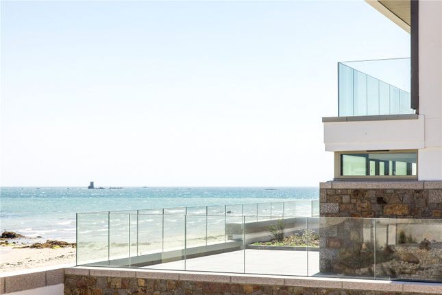 9 Keppel House, The Waves, Grouville photo 2