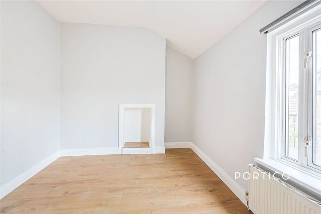 23D, Oaklands Grove, London photo 2