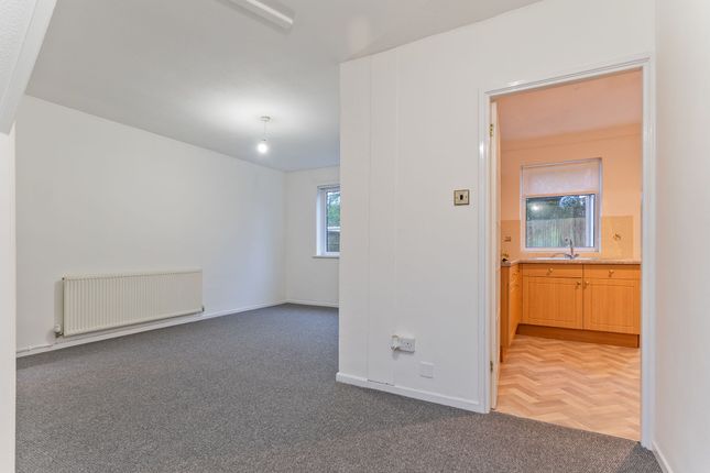 9 Burns Lane, Cwmbran photo 4