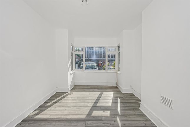 12A, Hall Lane, Chingford photo 3
