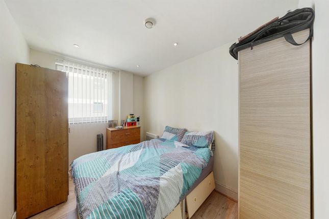 Flat for sale in Cheshire Street, Shoreditch