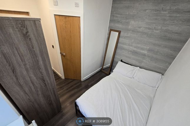 Flat in ST1 5AY