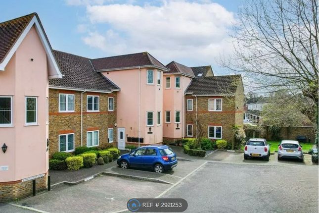 Flat, Clayswell Court Station Approach, Hockley photo 2