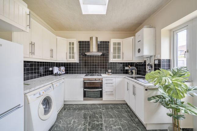 32, Downs Avenue, Pinner photo 4