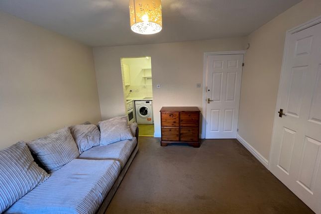 33, Millstream Close, Palmers Green photo 3