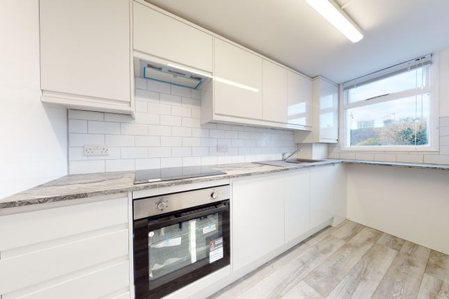 Flat to rent in Warleigh Road, Brighton BN1