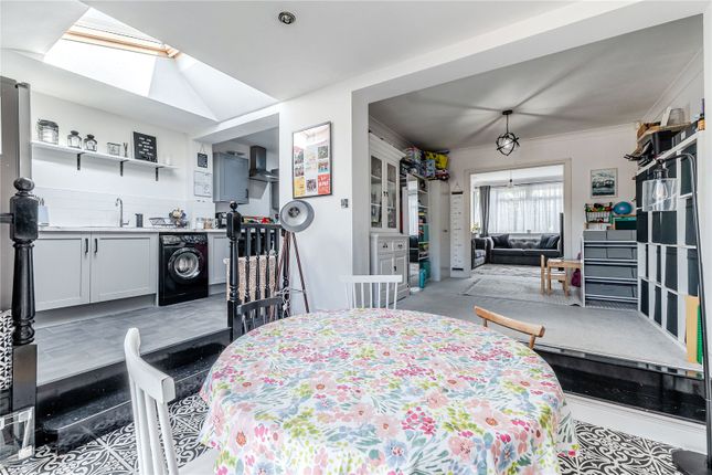 5, Banksfield Avenue, Leeds photo 3