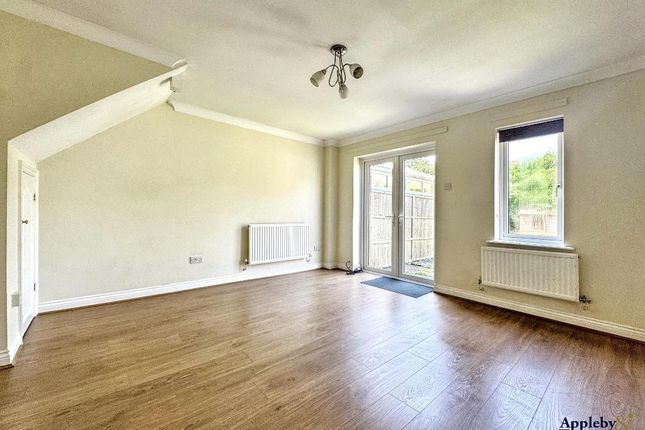 6, Wyvern Close, Devizes photo 3