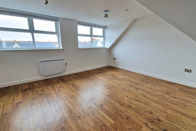 Flat 7, 26-28 Mary Street, Porthcawl, CF36 3YA photo 2