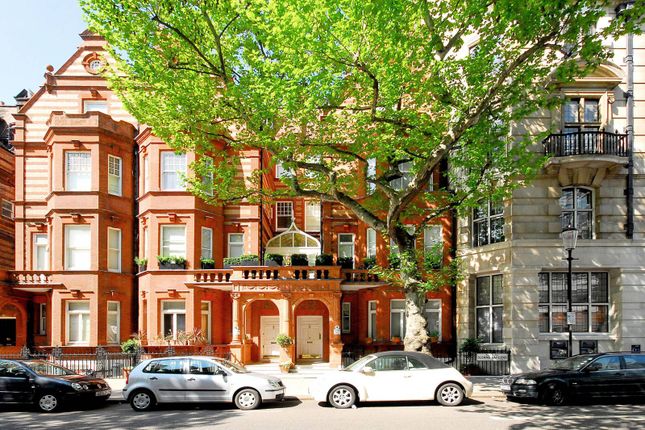 Thumbnail Maisonette for sale in Sloane Gardens, Sloane Square, London