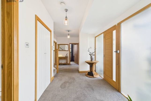 57 Abbey Road, Hullbridge, Essex photo 3