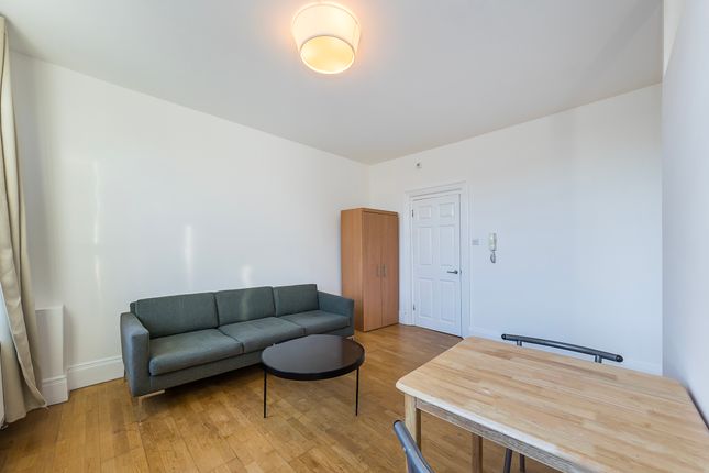 Flat 2, 45 Heath Street, London, NW3 6UA, London photo 5