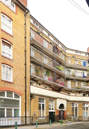Flat to rent in Portpool Lane, Farringdon, London